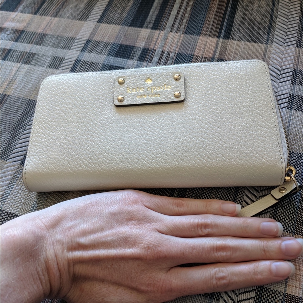 KATE SPADE *NWOT* Cream Leather Wallet